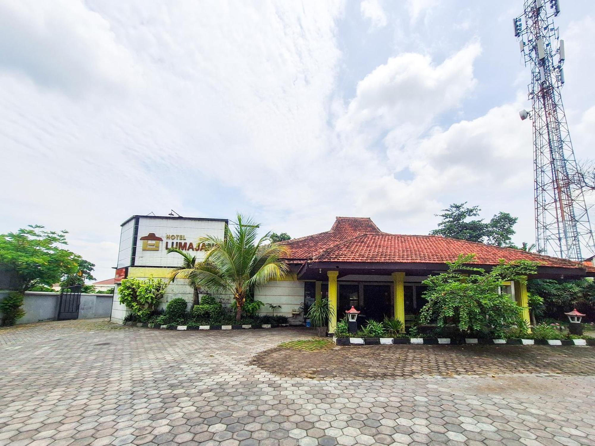 Reddoorz Near Stadion Semeru Lumajang Jawa Timur Kültér fotó