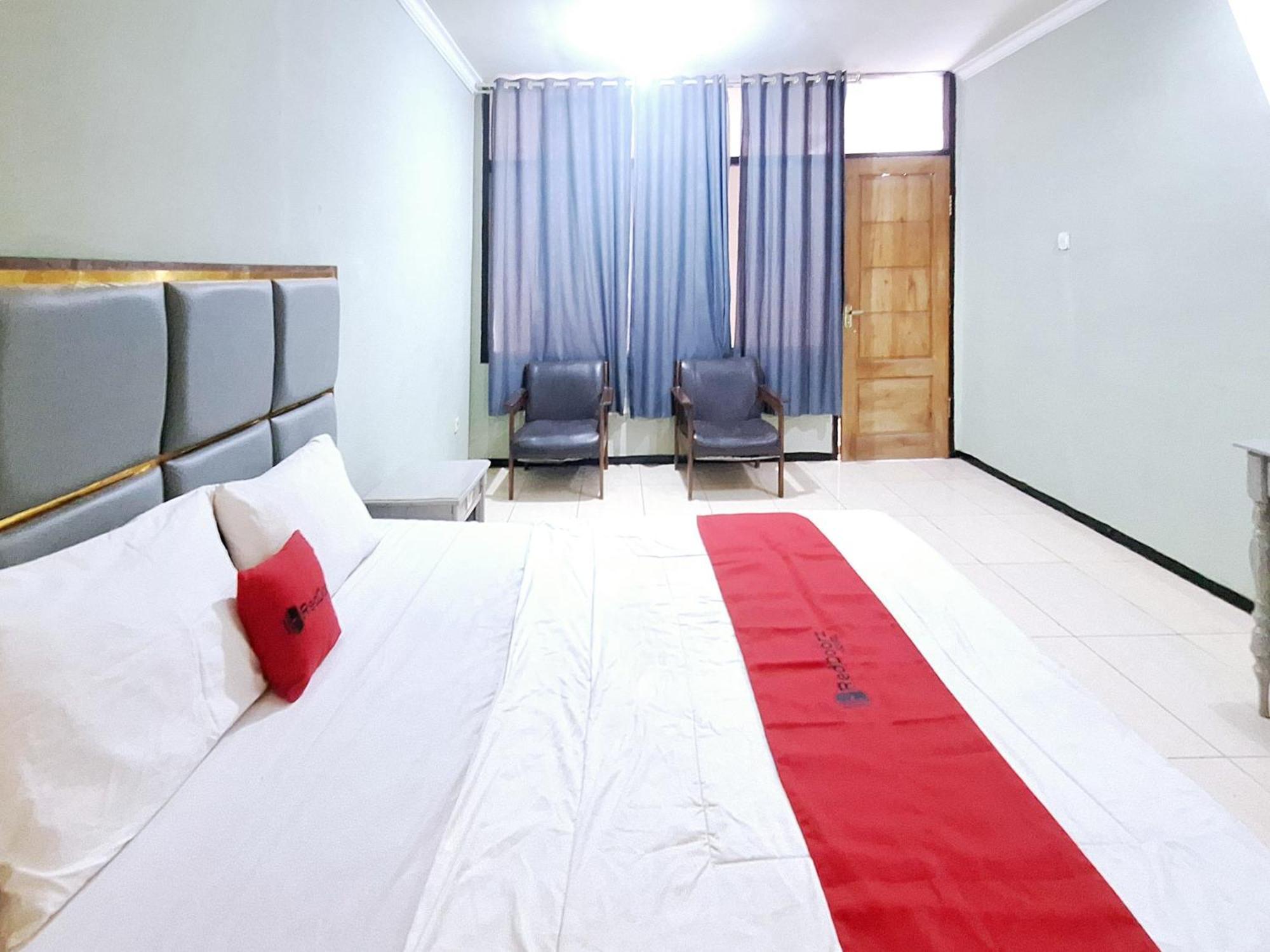 Reddoorz Near Stadion Semeru Lumajang Jawa Timur Kültér fotó