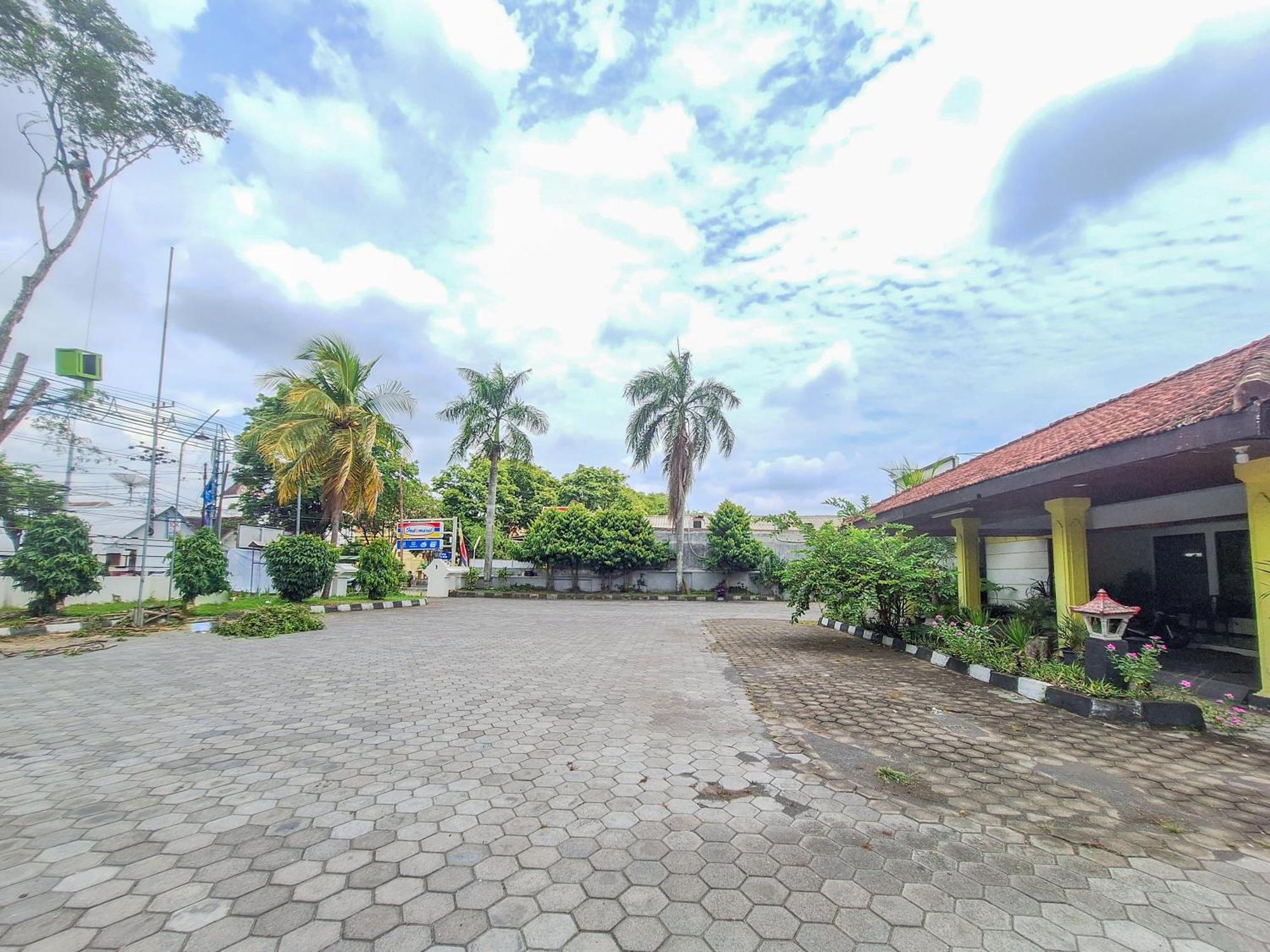 Reddoorz Near Stadion Semeru Lumajang Jawa Timur Kültér fotó